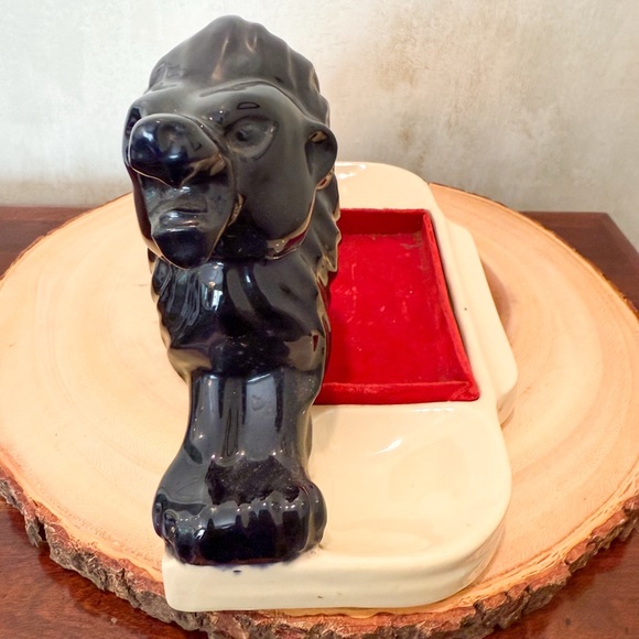 Vintage Mid-Century Black Pottery Lion Valet on Ceramic Ivory Base - Picture 3 of 8